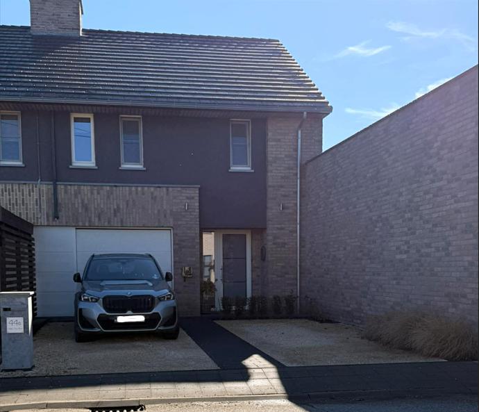 Instapklare rijwoning met 3 slpk, voorzien van alle comfort., 200 tot 500 m², 251 kWh/jaar, Zoutleeuw, 3 kamers