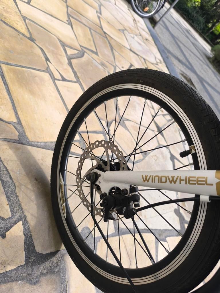 Superbe vélo pliable super équipée avec 6 vitesses