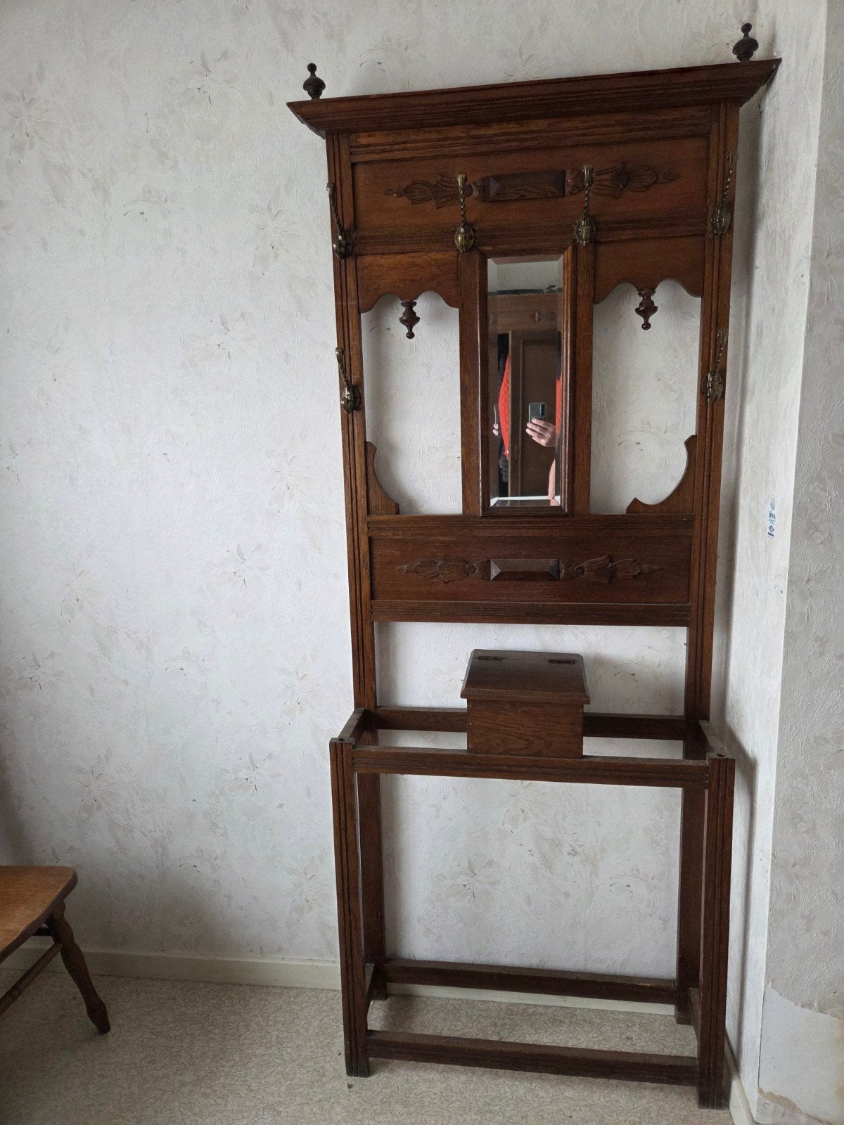 porte-manteau ancien, Enlèvement