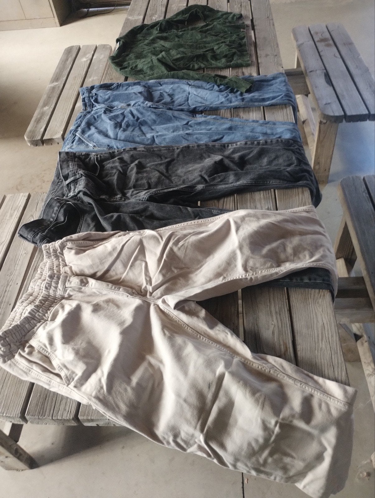 3 broeken en 1 trui van carhartt, Ophalen