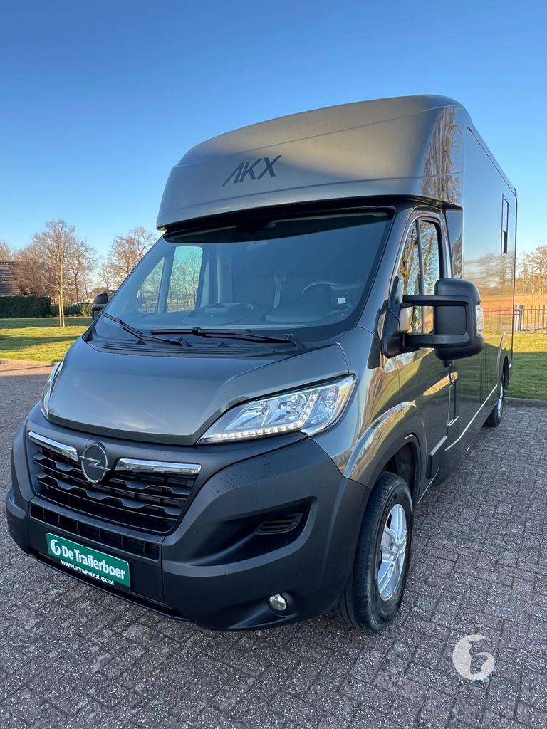 Chique AKX Paardencamionette uit 2024 met maar 19.000km!, Ophalen