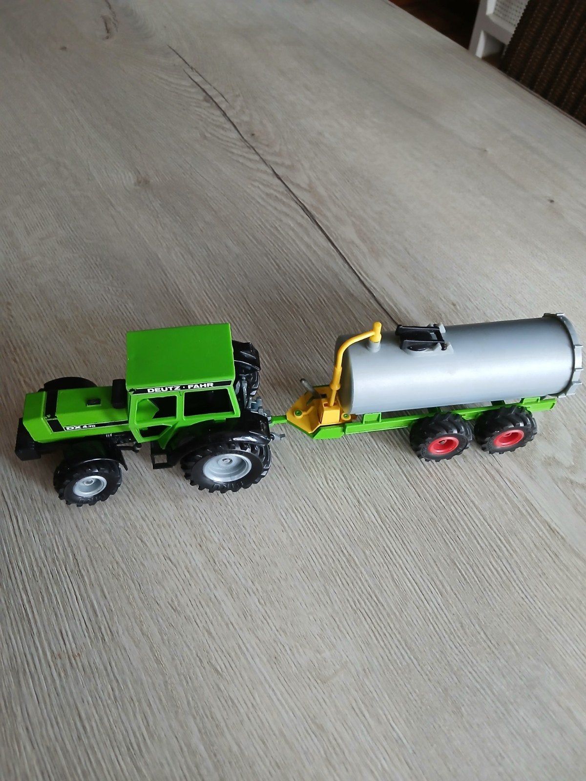 Tracteur Deutz DX 4.70 avec citerne., Hobby & Loisirs créatifs, Enlèvement, Comme neuf, Tracteur et Agriculture, SIKU