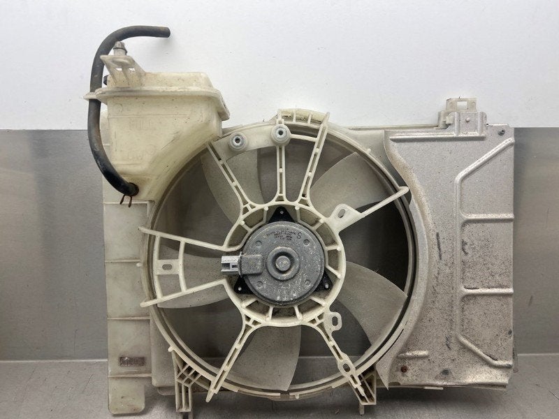KOELVENTILATORMOTOR Toyota Yaris II (P9) (01-2005/12-2014), Gebruikt, Toyota