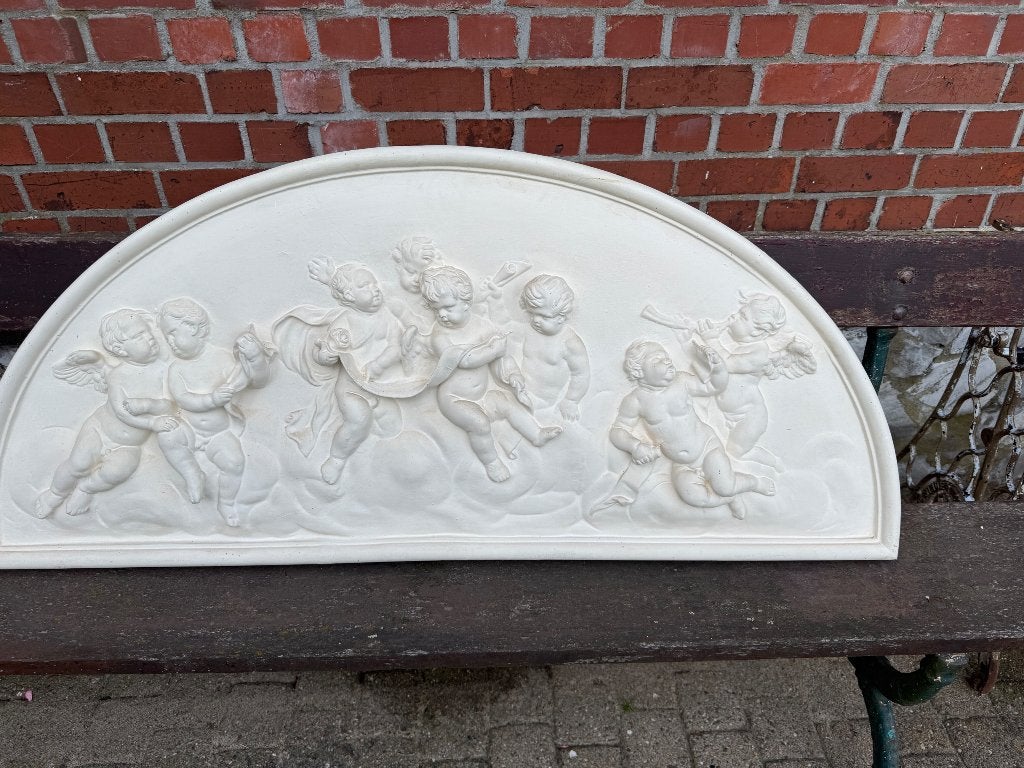 Bas relief, Enlèvement
