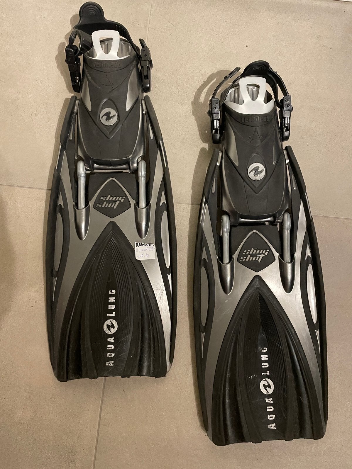 Palmes à talons ouverts Aqualung Slingshot, taille Regular, Sports nautiques & Bateaux, Enlèvement ou Envoi, Utilisé, Palmes de natation ou de plongée