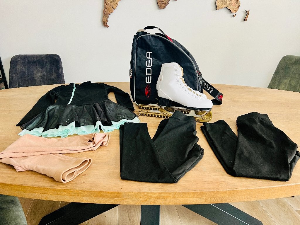 schaatsen (maat 35) + bescherming + tas + schaatsjurk, Sport en Fitness, Schaatsen, Ophalen, Zo goed als nieuw, Kunstschaatsen