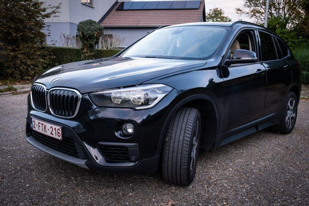 BMW X1 sDrive18i (F48), Auto's, BMW, Beige, Leder, Particulier, 3 cilinders