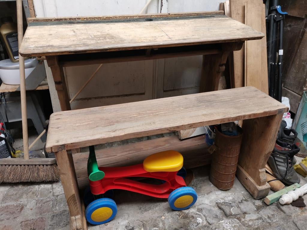 Petit bureau d'école