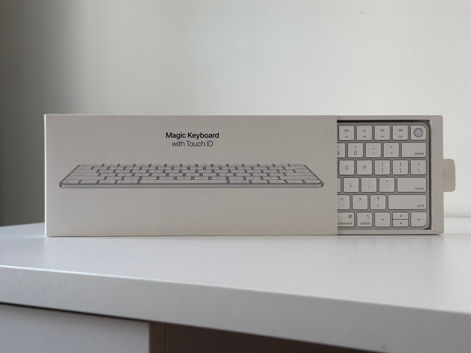 Clavier Apple Magic avec Touch ID QWERTY + Box, Touch ID, Enlèvement ou Envoi, Comme neuf, Qwerty