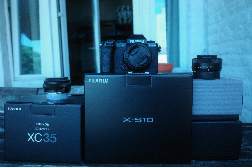 Fujifilm X-S10 + Objectifs (Fuji XC 35mm f/2 notamment), Audio, Tv en Foto, Fotocamera's Digitaal, Handmatige focus, Ophalen of Verzenden