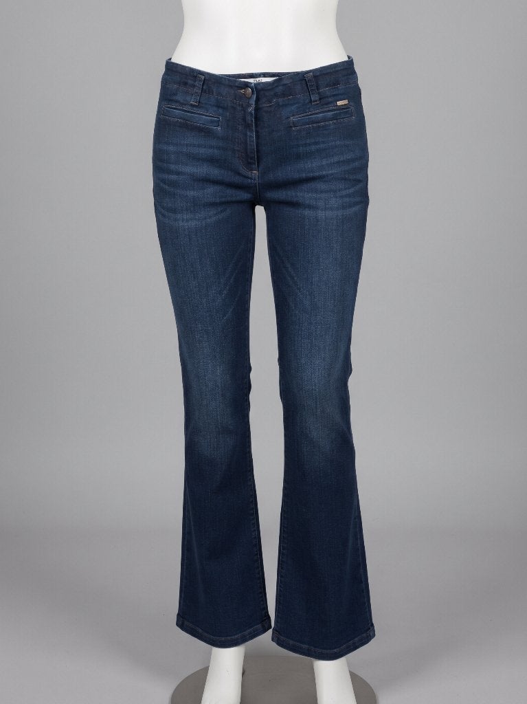 Donkerblauwe flare jeans van Brax (Model Moore) maat 38, Kleding | Dames, Overige jeansmaten, Ophalen of Verzenden, Zo goed als nieuw