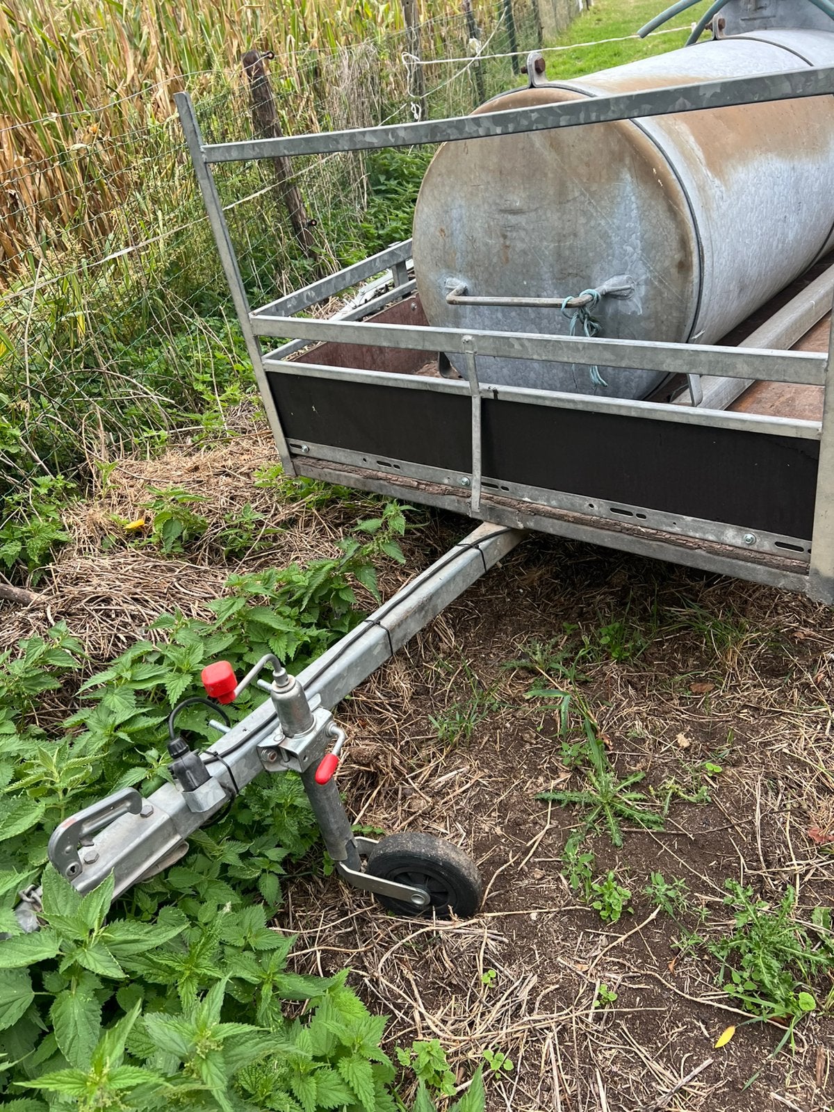 aanhangwagen met en watervat van 600 liter, Ophalen, Gebruikt
