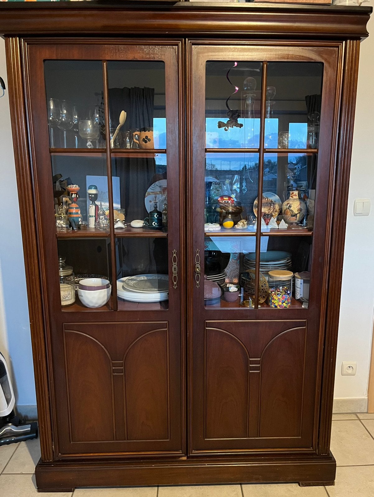 Vitrine merisier ou acajou, Maison & Meubles, Enlèvement, Utilisé