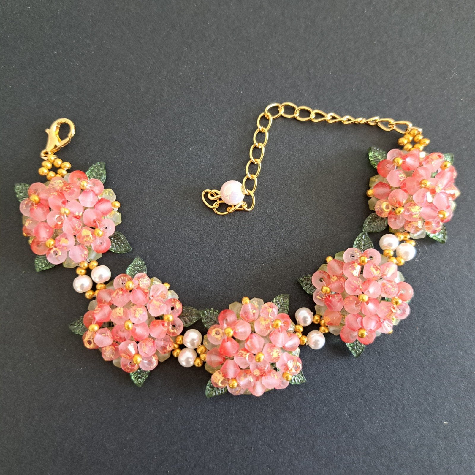 Hydrangea bloemenarmband met kralen, Handtassen en Accessoires, Overige materialen, Verzenden, Nieuw, Roze
