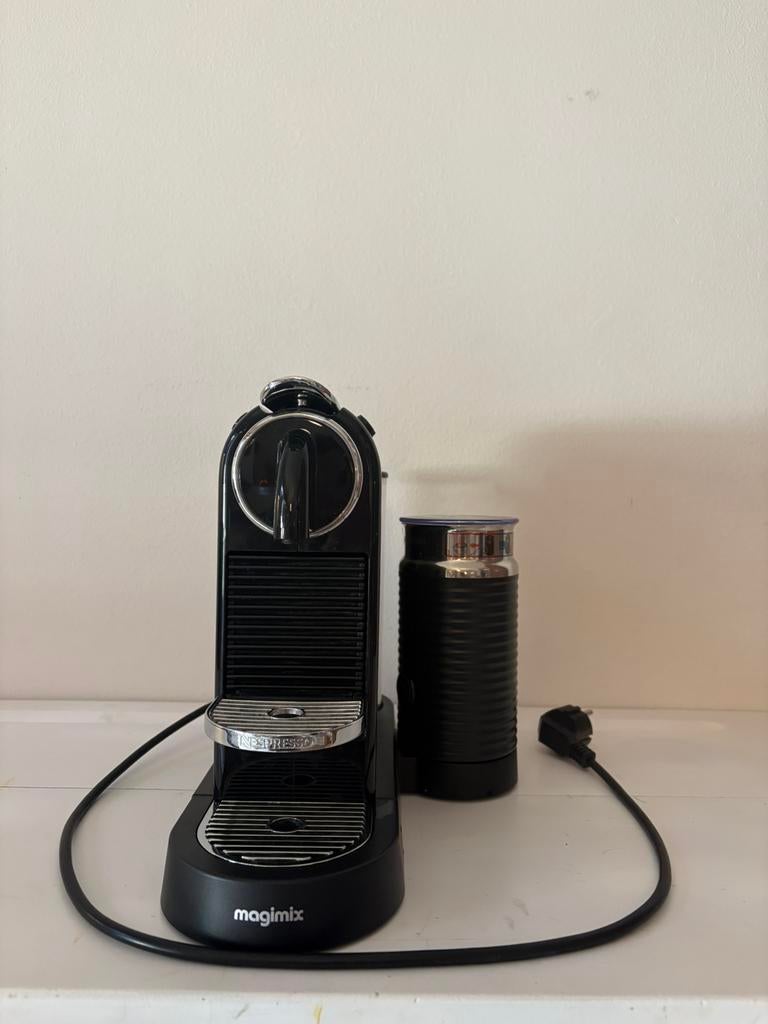 Nespresso magimix melkopschuimer koffiemachine, Elektronische apparatuur, Koffiezetapparaten, Ophalen, Koffiemachine, Zo goed als nieuw