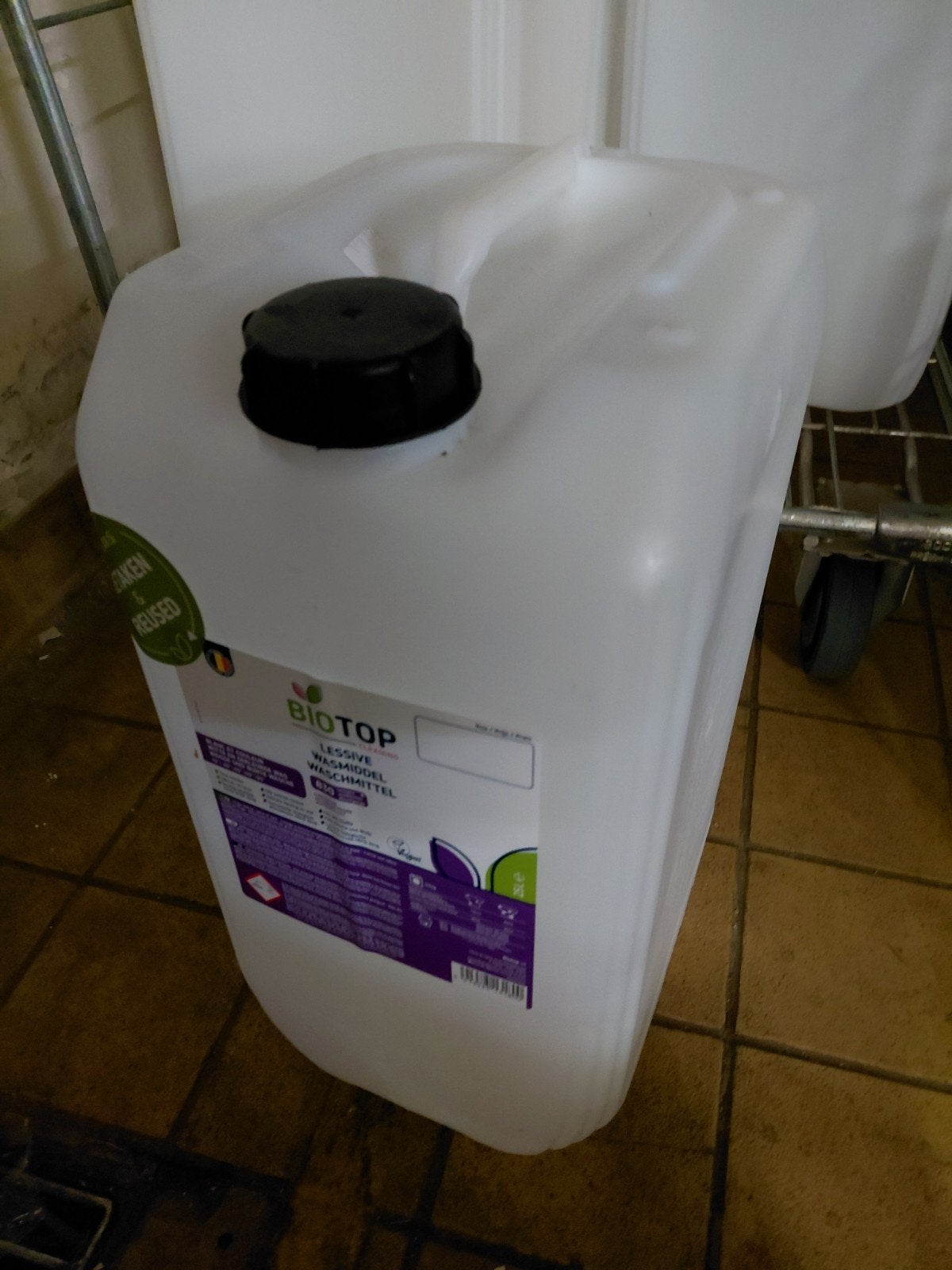 Bidons, Ophalen