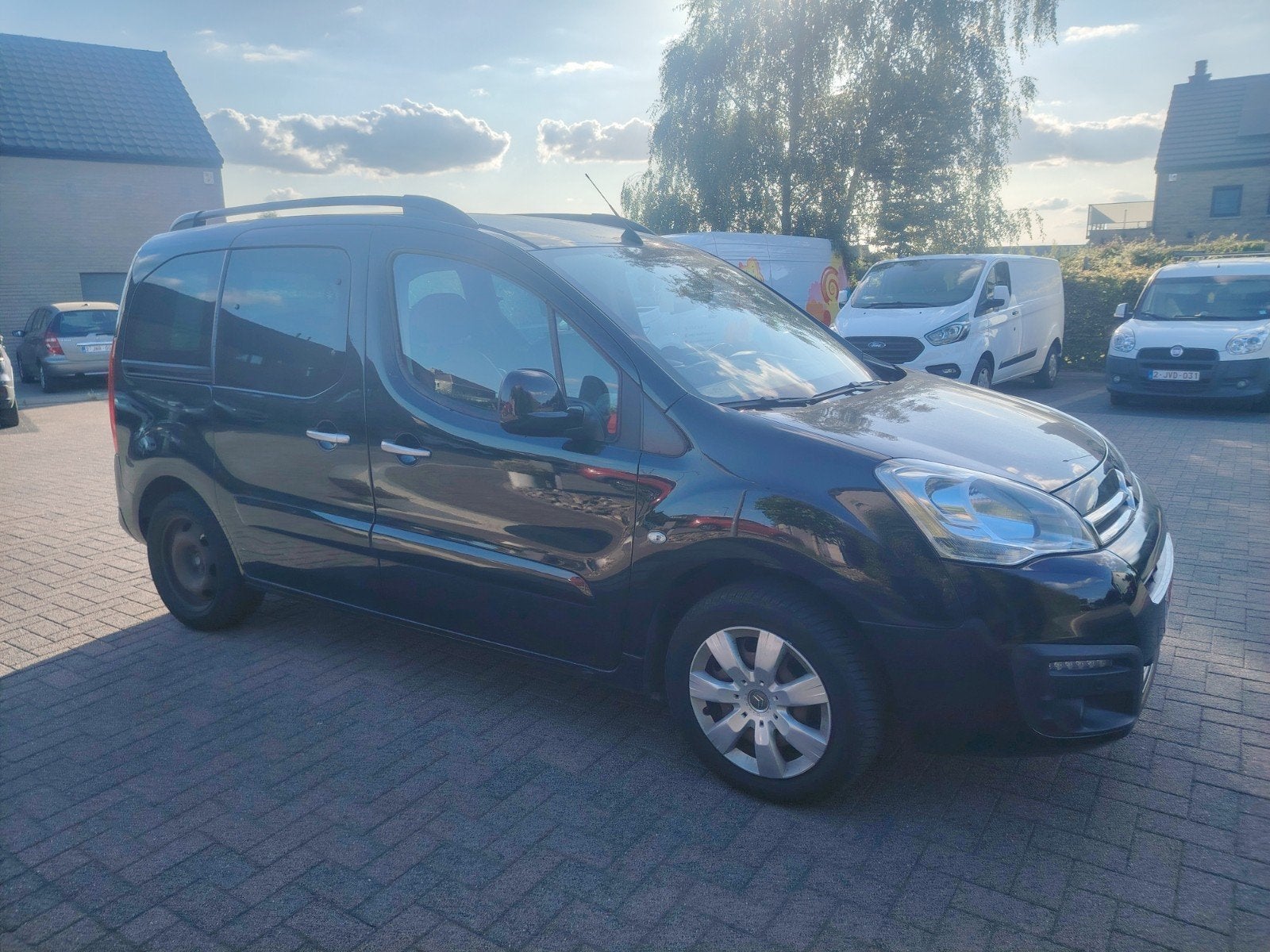 Citroen berlingo 1.3 essence 2018, Auto's, Bestelwagens en Lichte vracht, Voorwielaandrijving, Stof, Citroën, Zwart