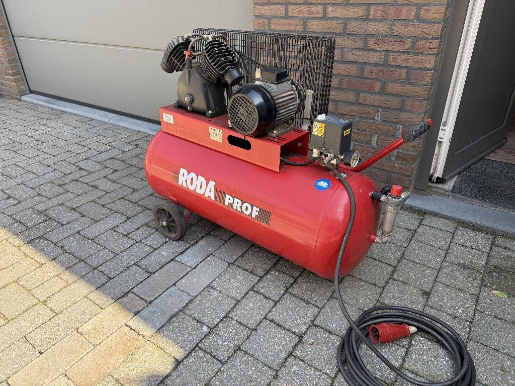 Roda PRO 2CV 100 2T – 100 liter compressor op 380V (3-fasen), Moins de 200 litres/min, Enlèvement, 100 litres ou plus, Utilisé
