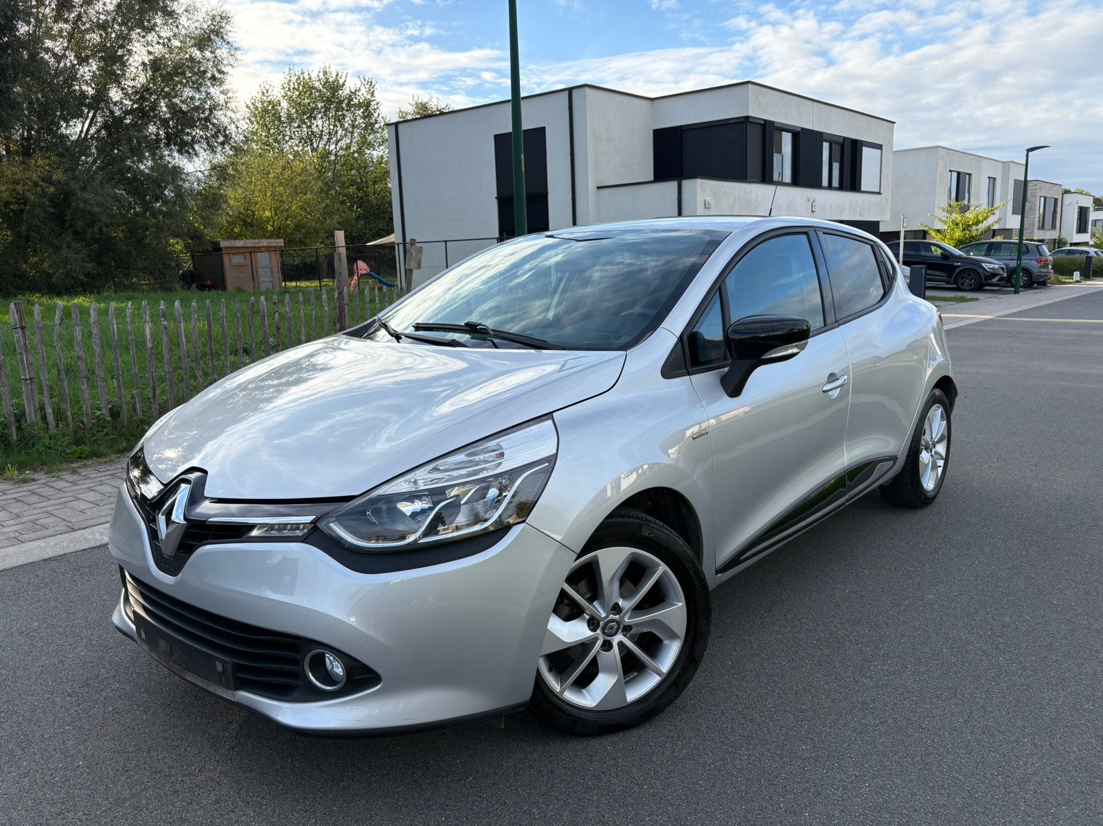 Renault clio 1.2 benzine#67000km#Limited#Bleutooth#LED#airco, Voorwielaandrijving, Stof, Sound system, 1198 cc