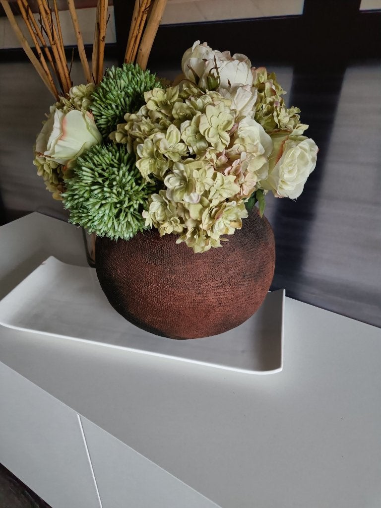 home decoratie  grote bolvaas gevuld met zijde bloemen, Ophalen, Zo goed als nieuw