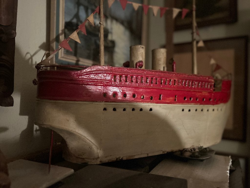 Speelgoedboot uit 1930 in metaal, Ophalen