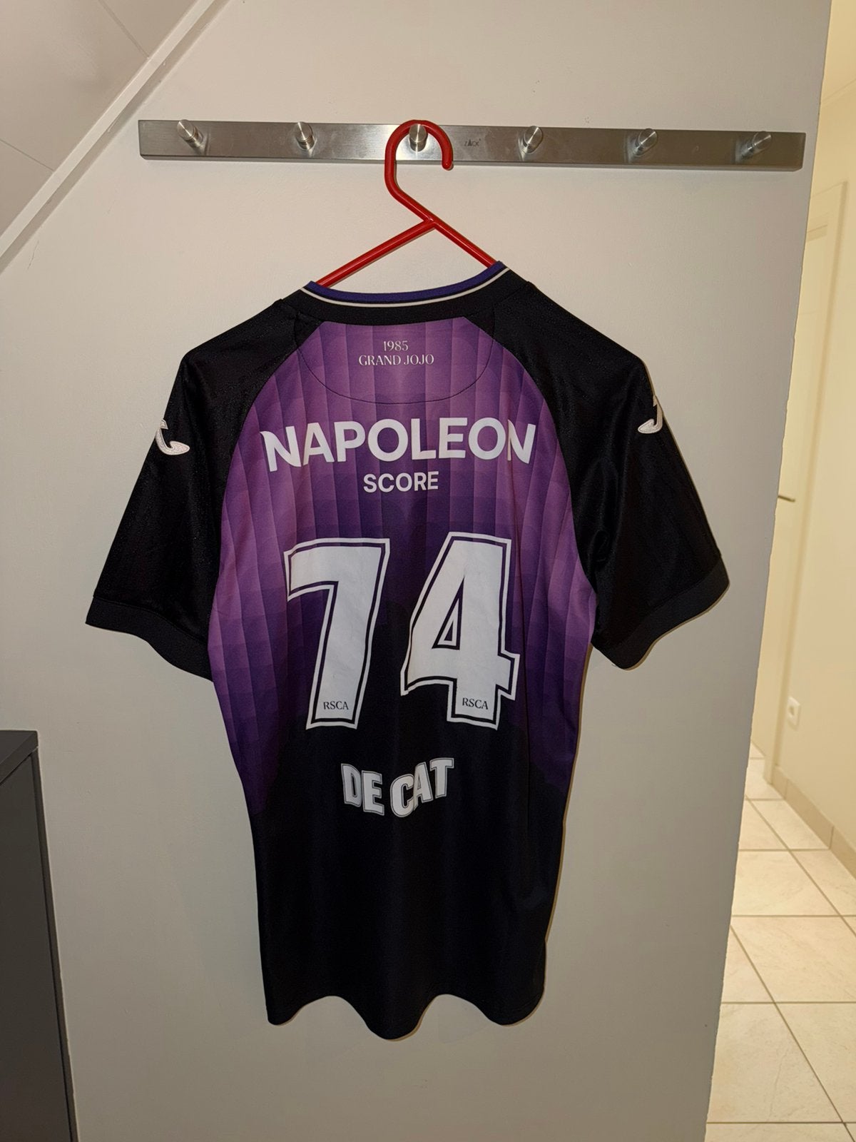 De Cat #74 - RSC Anderlecht Grand Jojo tribute-shirt, Maat L, Ophalen of Verzenden, Gebruikt, Shirt