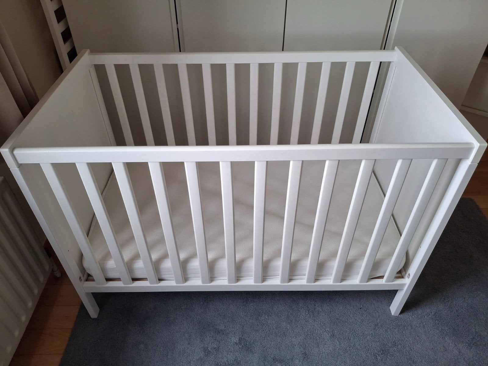 Wit babybedje Ikea, incl. matras en lakens, Ophalen