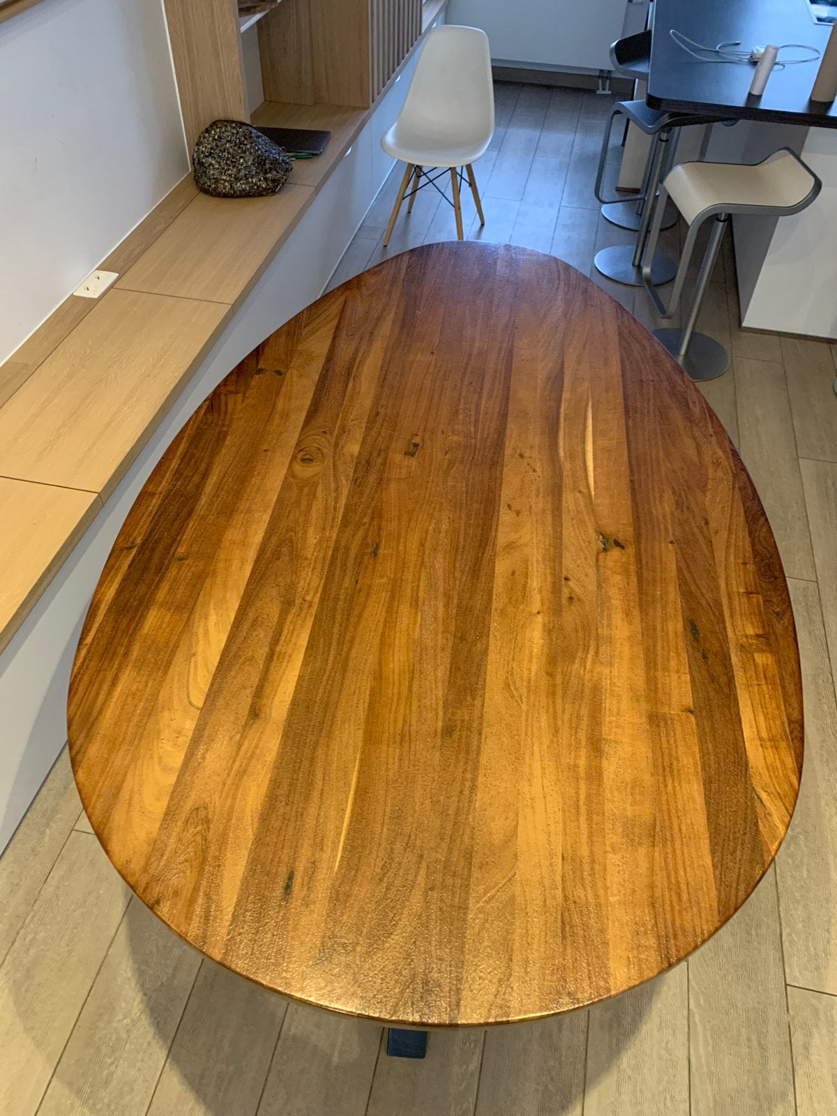 Table en forme d’œuf, Enlèvement, Comme neuf, Chêne