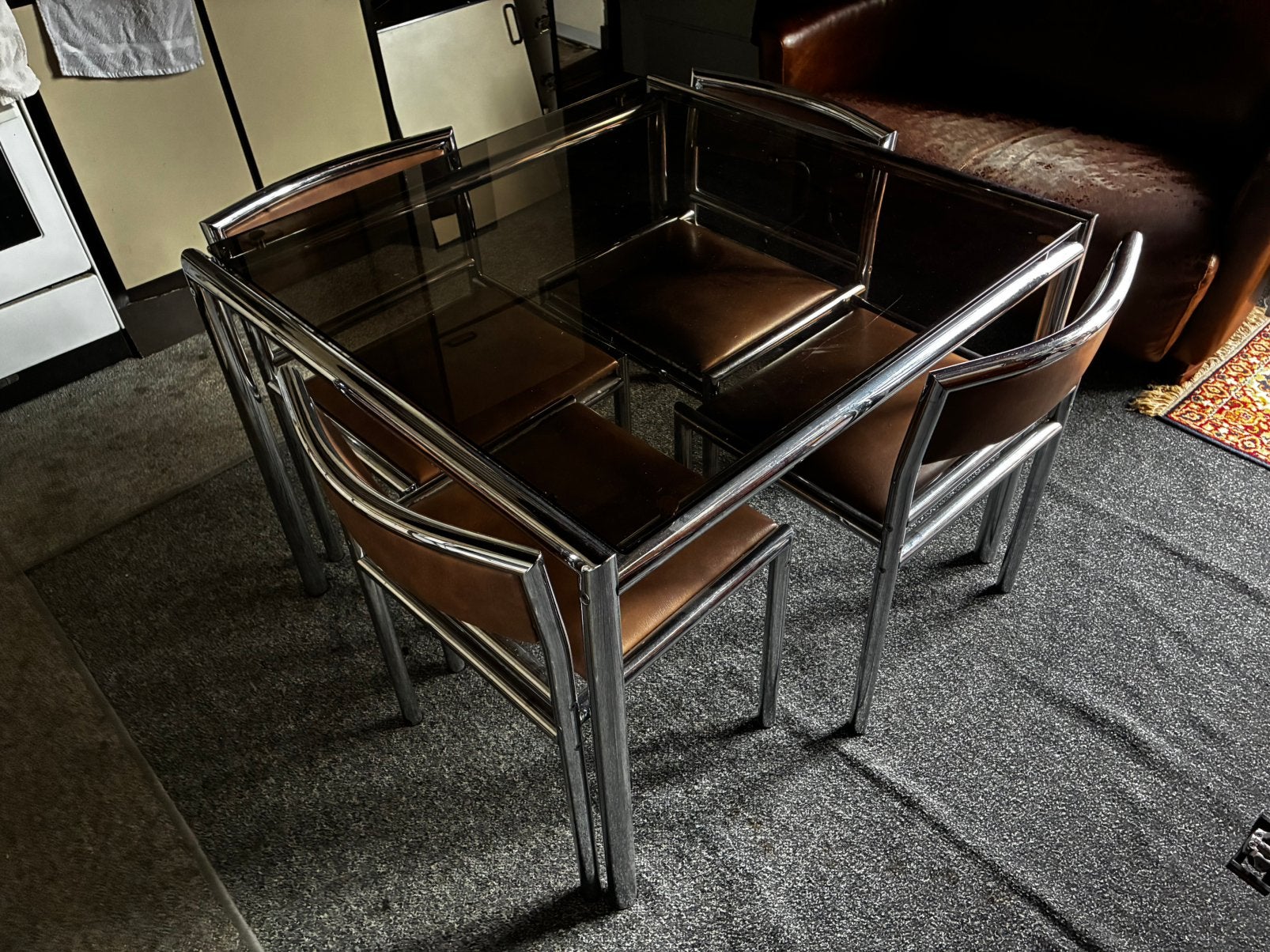 Vintage tafel en stoelen seventies design, Huis en Inrichting, Tafels | Eettafels, Ophalen, Zo goed als nieuw