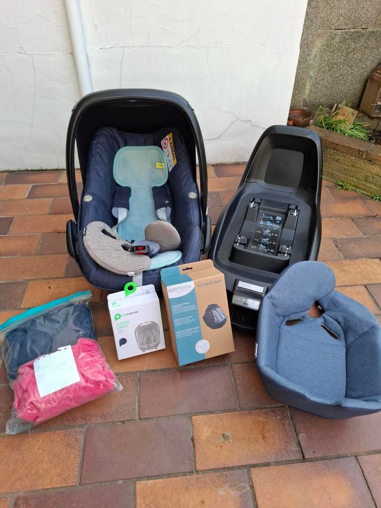 Maxi-cosi (extra covers) + isofix base + rain cover + mugnet, Enfants & Bébés, Poussettes & Combinaisons, Enlèvement, Comme neuf
