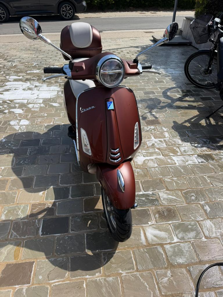 Vespa Primavera 125cc 50th anniversary, Fietsen en Brommers, Ophalen, Zo goed als nieuw, Vespa