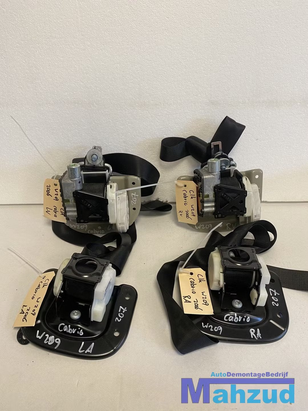 MERCEDES CLK W209 CABRIO Gordel set links rechts voor achter, Auto-onderdelen, Gebruikt, Mercedes-Benz AG, Mercedes-Benz, Mercedesstrasse 120
70372  Stuttgart, DE