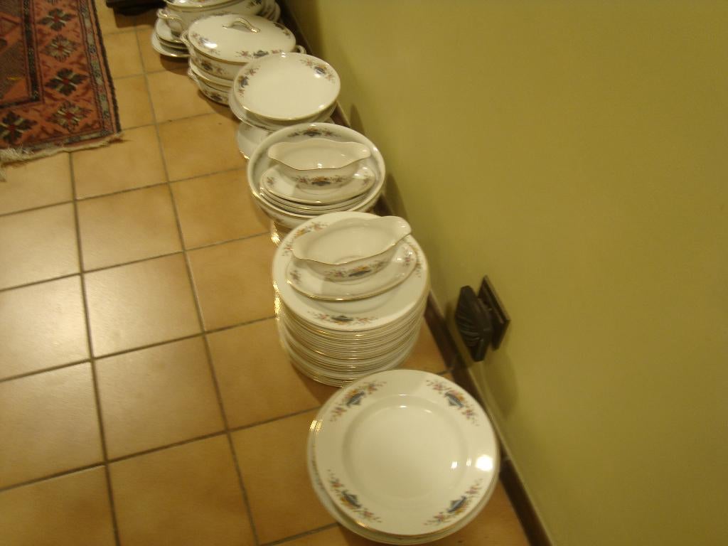 Eetservies in Boheems porselein., Ophalen