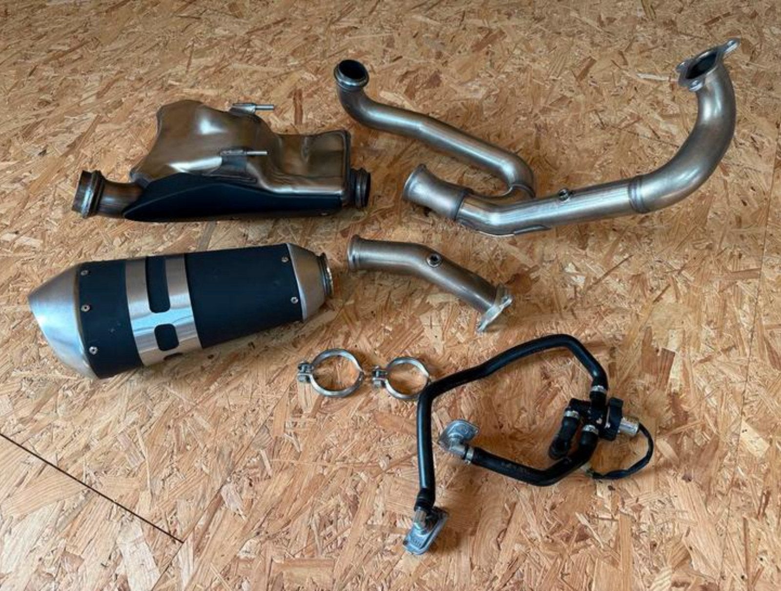 KTM Superduke 1290R Gen1 OEM Volledige Uitlaatlijn!, Motoren, Ophalen of Verzenden, Zo goed als nieuw