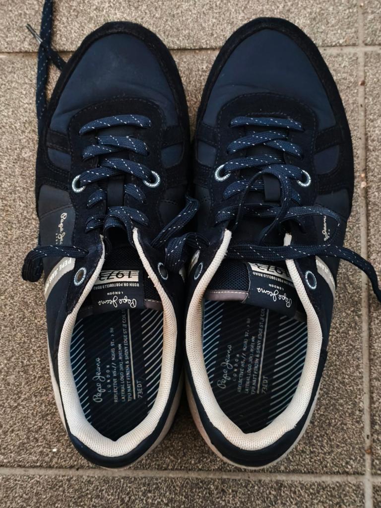 Blauwe Herenschoenen, Ophalen