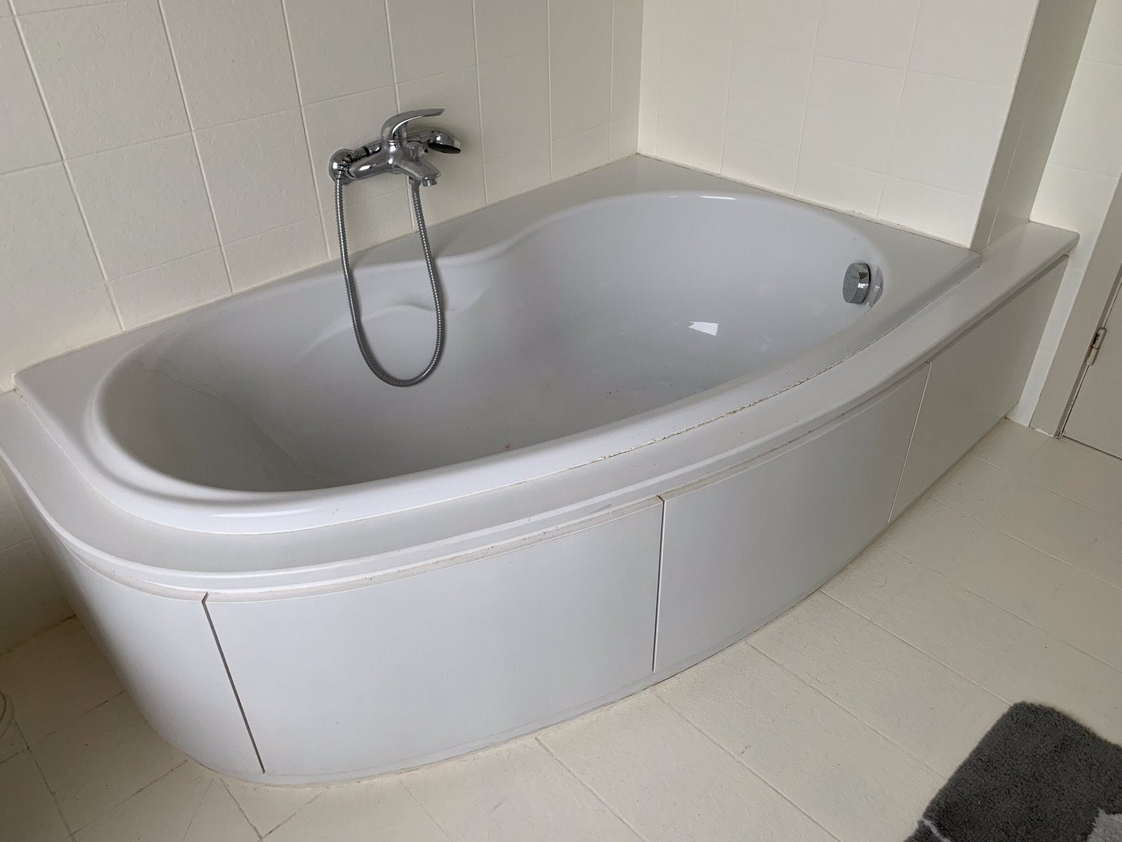Te koop bad in kunstof kleur wit., Huis en Inrichting, Ophalen, Zo goed als nieuw