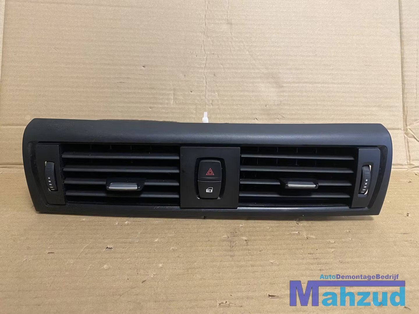 BMW 1 SERIE F20 F21 Luchtrooster dashboard midden 2011-2019, Petuelring 130
80788  Munich, DE, Info@bmw.de, Utilisé, BMW