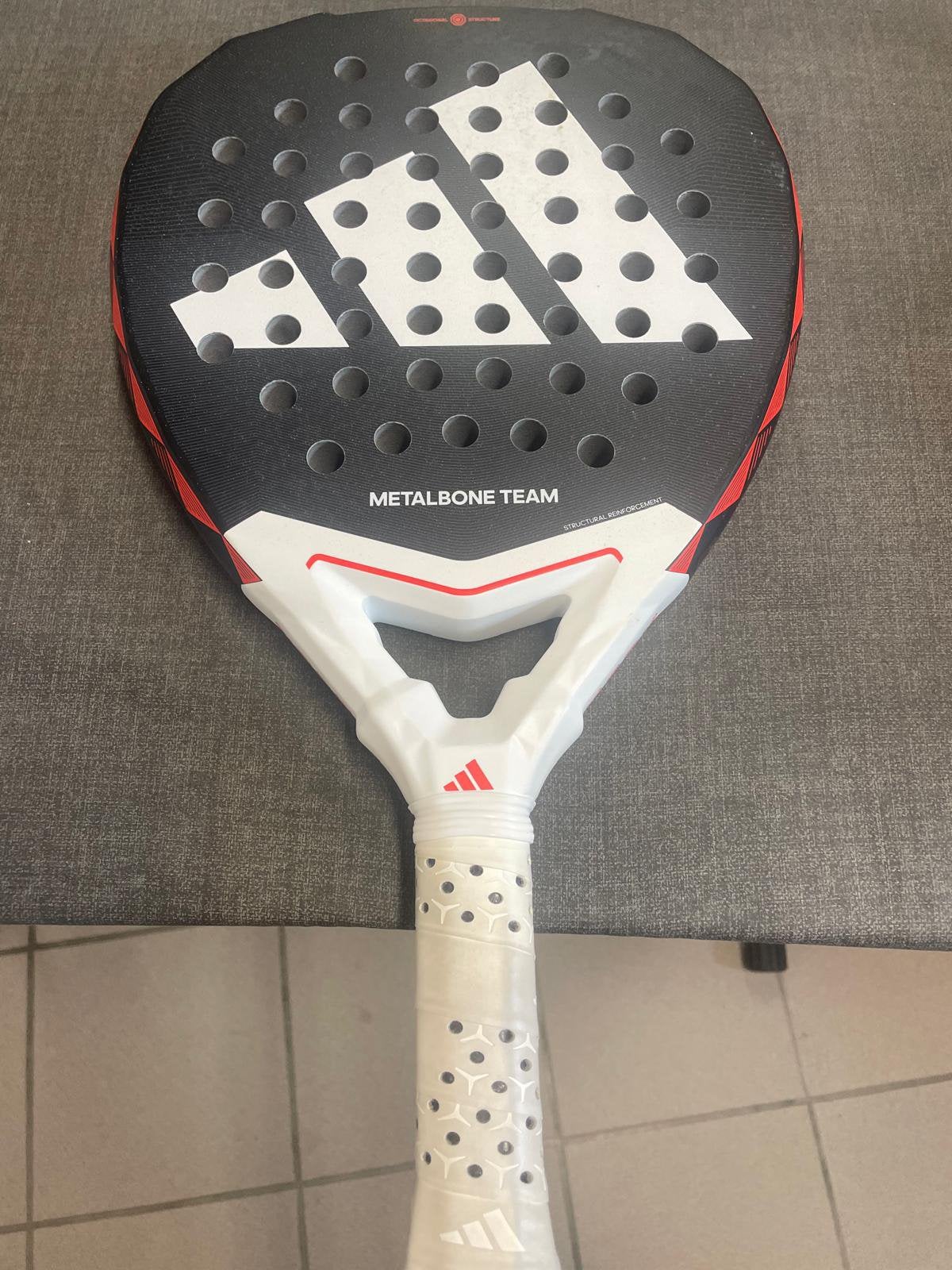 Adidas Metalbone padelracket, Sport en Fitness, Ophalen, Zo goed als nieuw, Padelracket