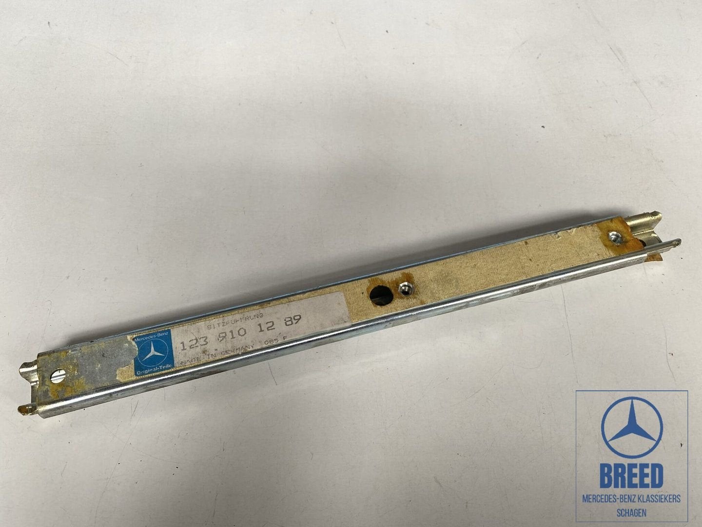 NOS stoelgeleider links of rechts Mercedes-Benz W116 W123, Auto-onderdelen, Interieur en Bekleding, -, Nieuw, Ophalen of Verzenden