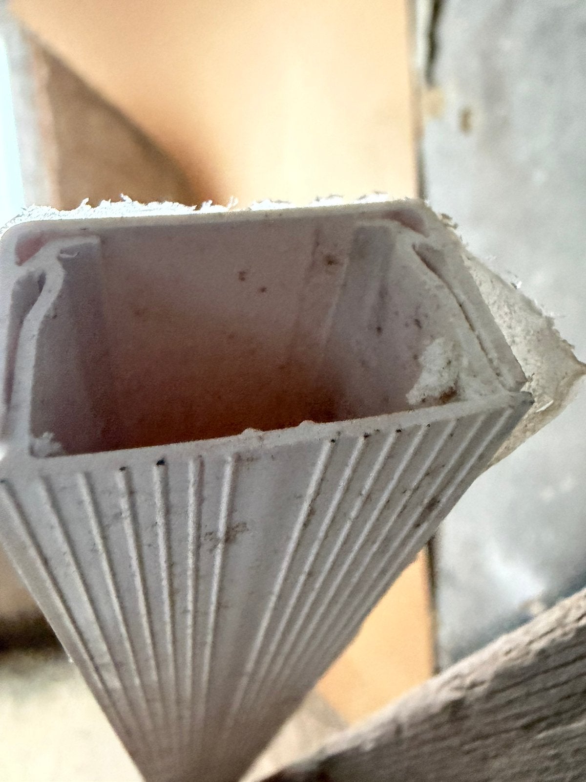 GOULOTTE POUR ÉLECTRICITÉ, Enlèvement, Neuf, Câble ou Fil électrique