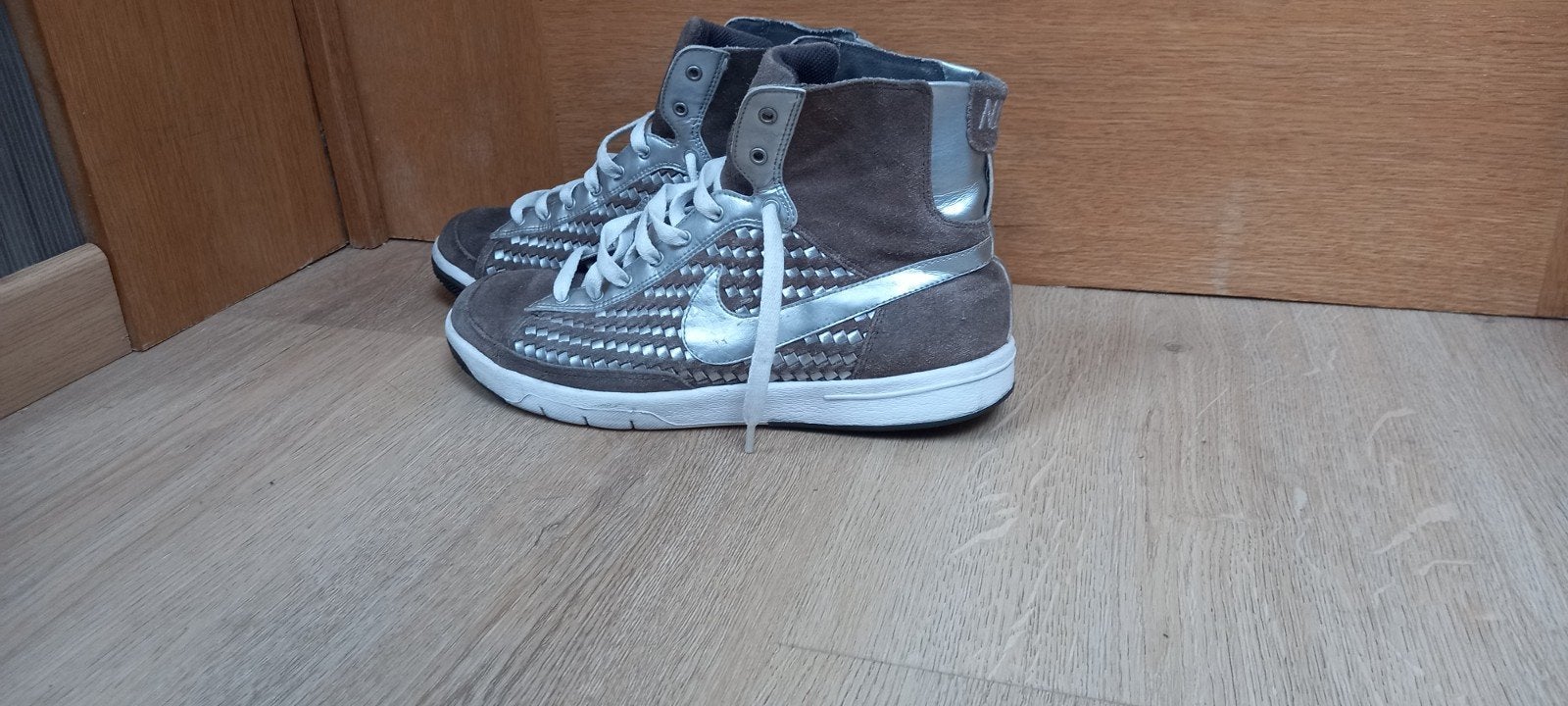 hoge grijze s neakers Nike Blazer Mid Plus Mt 38,5, Kleding | Dames, Nike, Ophalen of Verzenden, Zo goed als nieuw, Sneakers