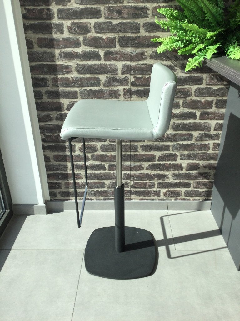 Tabouret de bar pivotant et réglable pour salle d'exposition, Neuf, 1 tabouret, Enlèvement, Cuir