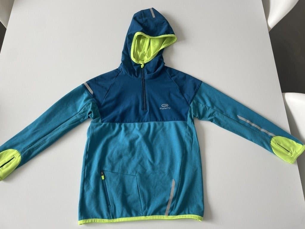 Veste de sport bleue taille 116, Garçon, Enlèvement ou Envoi, Comme neuf, DECATHLON.