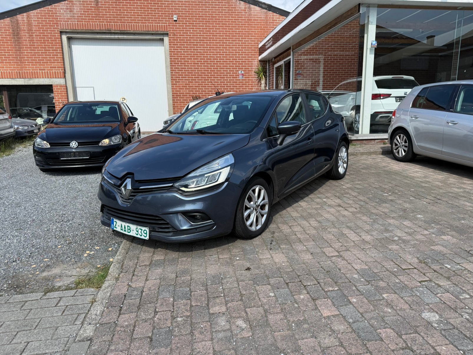 Renault Clio 1.2TCE EDC, 87 kW, Leder en Stof, 5 deurs, Zilver of Grijs