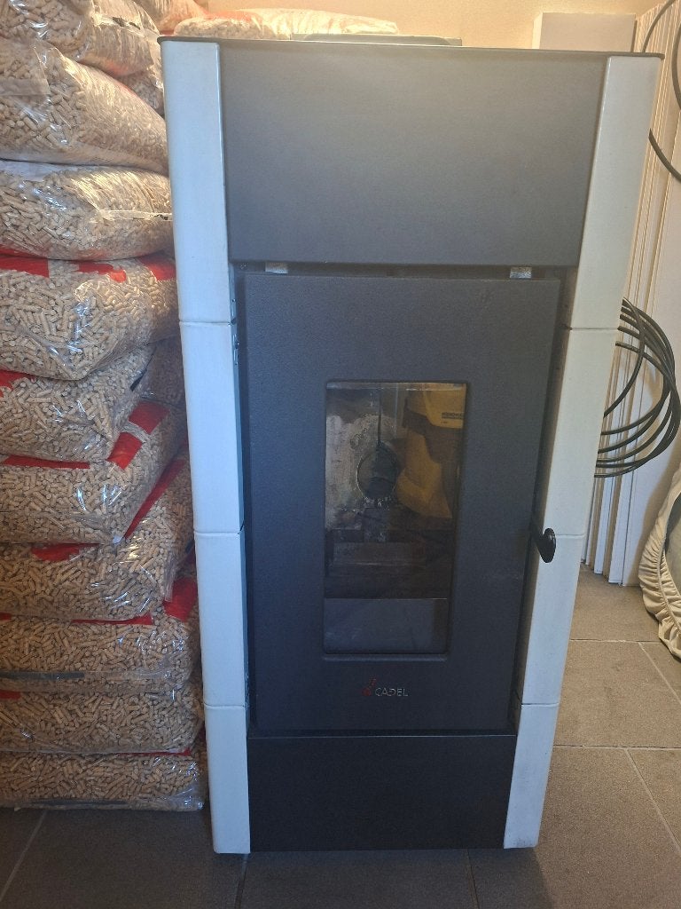 Poêle à pellets, 500 à 800 watts, Enlèvement, Utilisé, Haut rendement (HR)