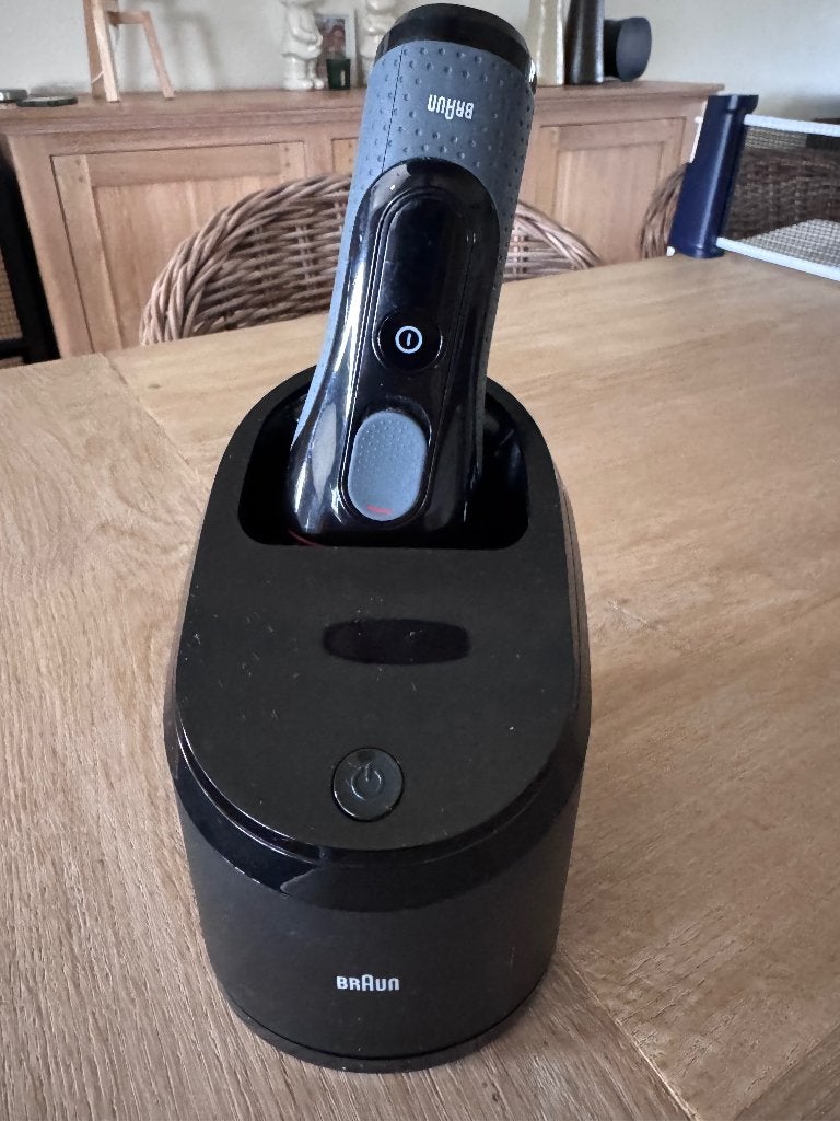 Braun Series 5 scheerapparaat + cleaning station, Elektronische apparatuur, Ophalen of Verzenden, Gebruikt, Scheren en Epileren