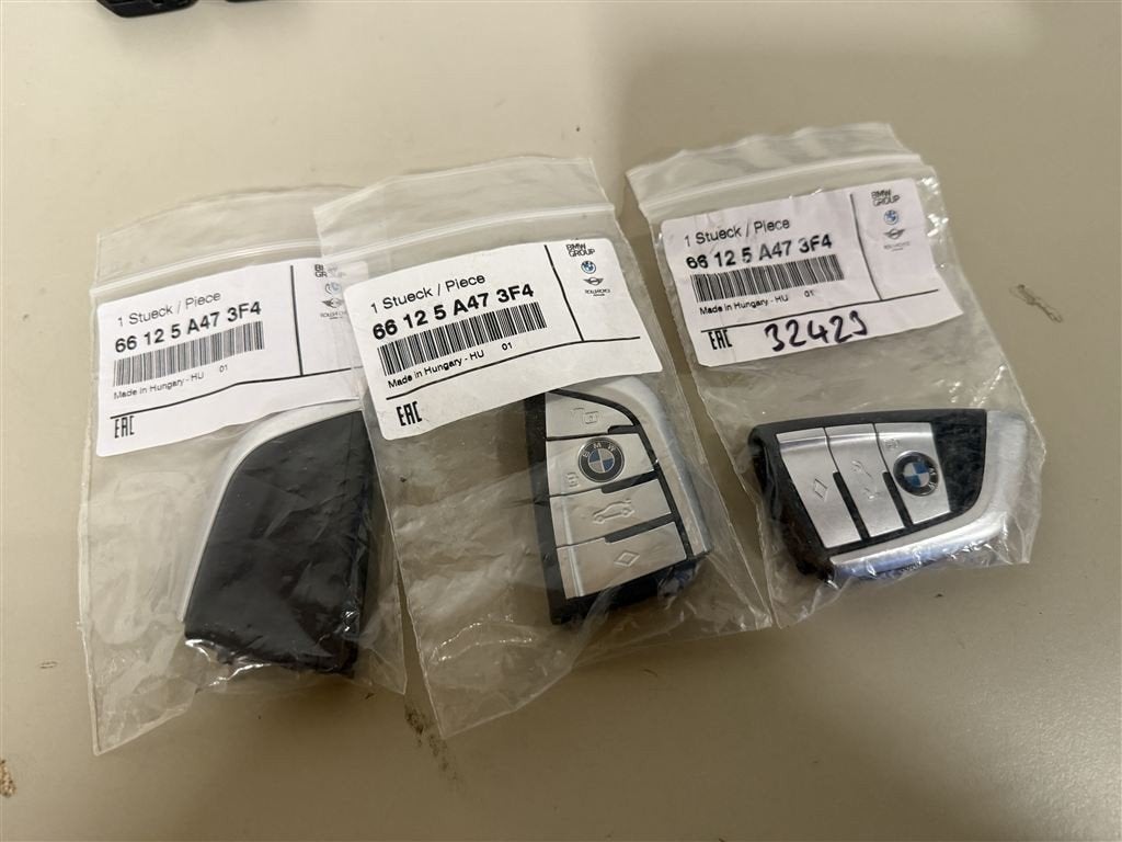 BMW sleutel - 66 12 5 A47 3F4 grijs - twee stuks beschikbaar, Ophalen of Verzenden, Nieuw