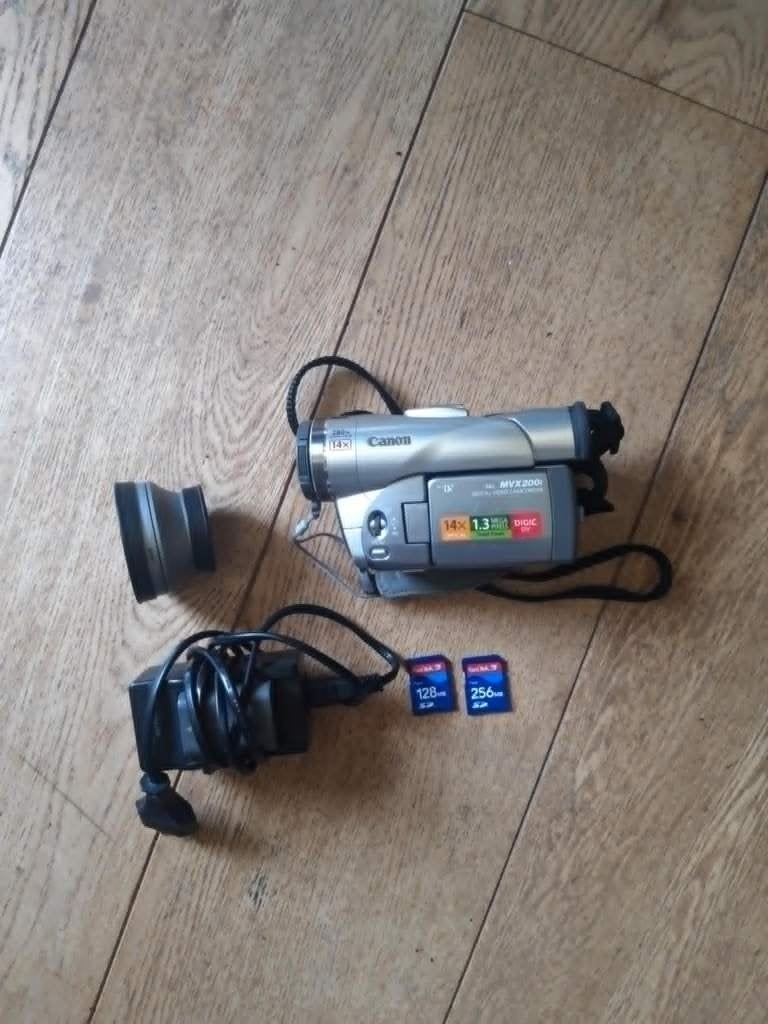 Canon MVX200i MiniDV Camcorder Digital Video Camera, TV, Hi-fi & Vidéo, Caméscopes numériques, Enlèvement, Utilisé, Caméra, Canon