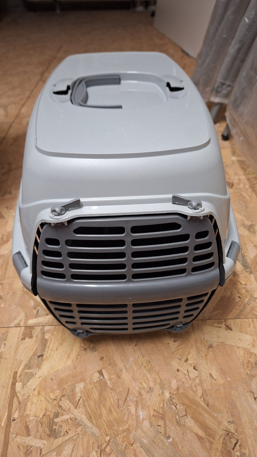Boîte de transport pour un chat, Enlèvement