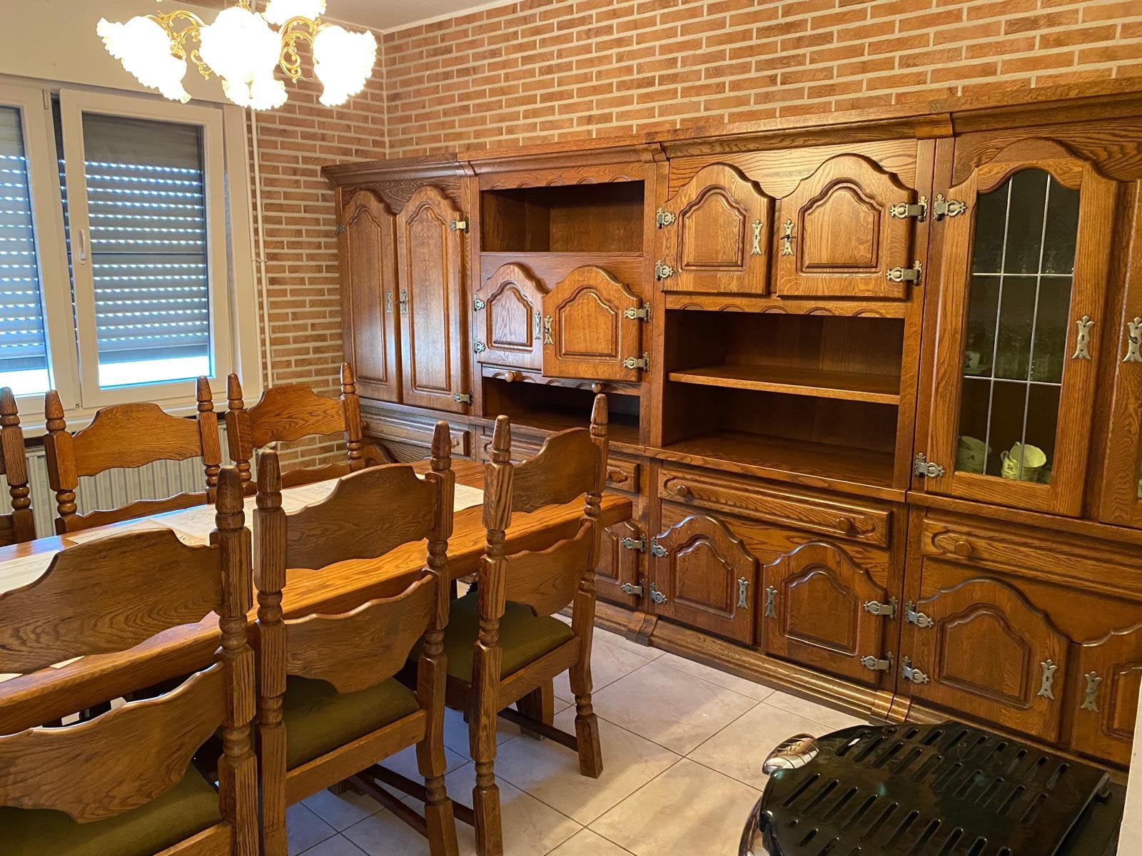 Eetkamer van massief hout, Ophalen